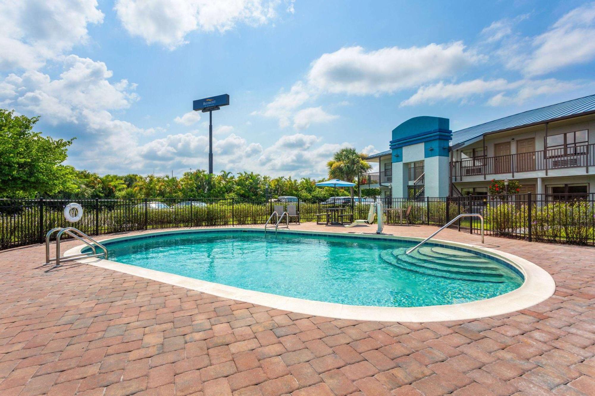 Hotel Baymont By Wyndham Punta Gorda/Port Charlotte Exterior foto