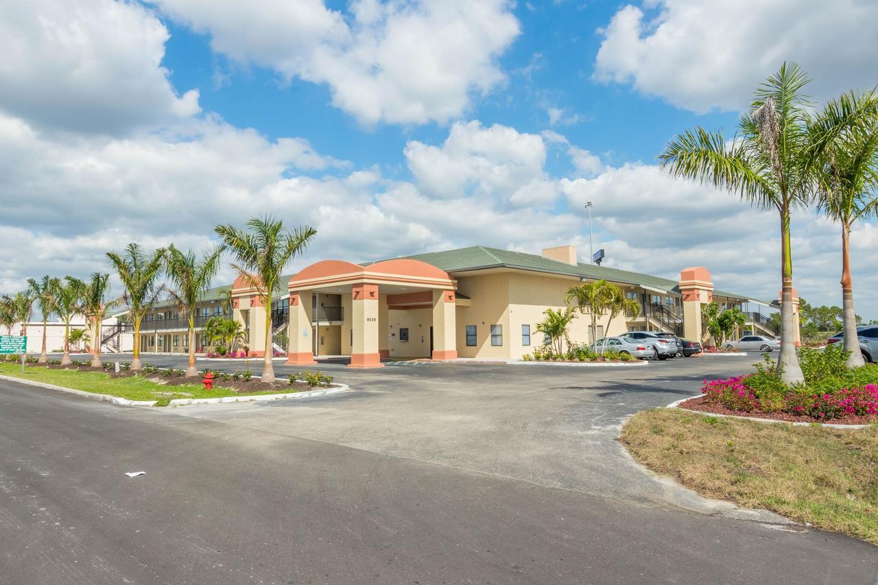 Hotel Baymont By Wyndham Punta Gorda/Port Charlotte Exterior foto
